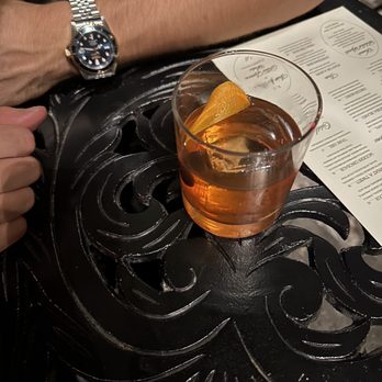 Bowen House - Old fashioned - Cocktail Bars Near Me - Dallas, Texas Bowen House - Old fashioned - Cocktail Bars Near Me - Dallas, Texas