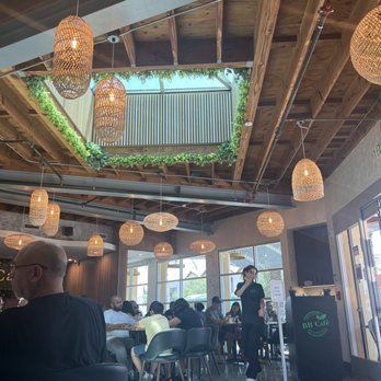BB Cafe & Catering - Interior packed on saturday brunch - Cafes Near Me - Burbank, California