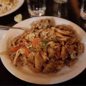 Ros Siam - Drunken noodle - Thai Near Me - Denver, Colorado