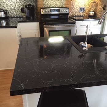 D-Lux Construction - Large islands are no problem for our onsite countertop fabrication. - General Contractors Near Me - Roseville, Illinois