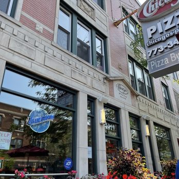 Chicago's Pizza - Entrance - Pizza Near Me - Chicago, Illinois