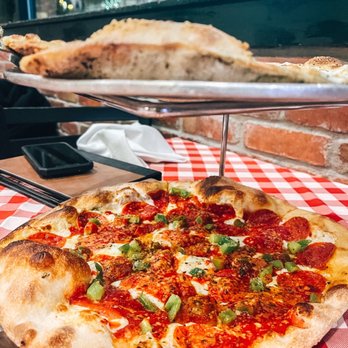 Grimaldi's Pizzeria - Traditional with pepperoni and green peppers - Pizza Near Me - Houston, Texas Grimaldi's Pizzeria - Traditional with pepperoni and green peppers - Pizza Near Me - Houston, Texas