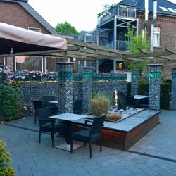 Eiscafe JoJo - Außenbereich (Abends beleuchtet)