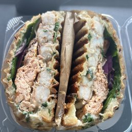 Grilled Salmon and Shrimp Sandwich Grilled Salmon and Shrimp Sandwich
