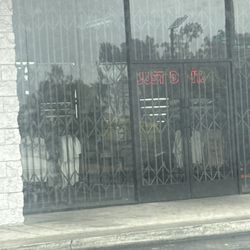 Shoe Palace - STORE CLOSED DURING BUSINESS HOURS