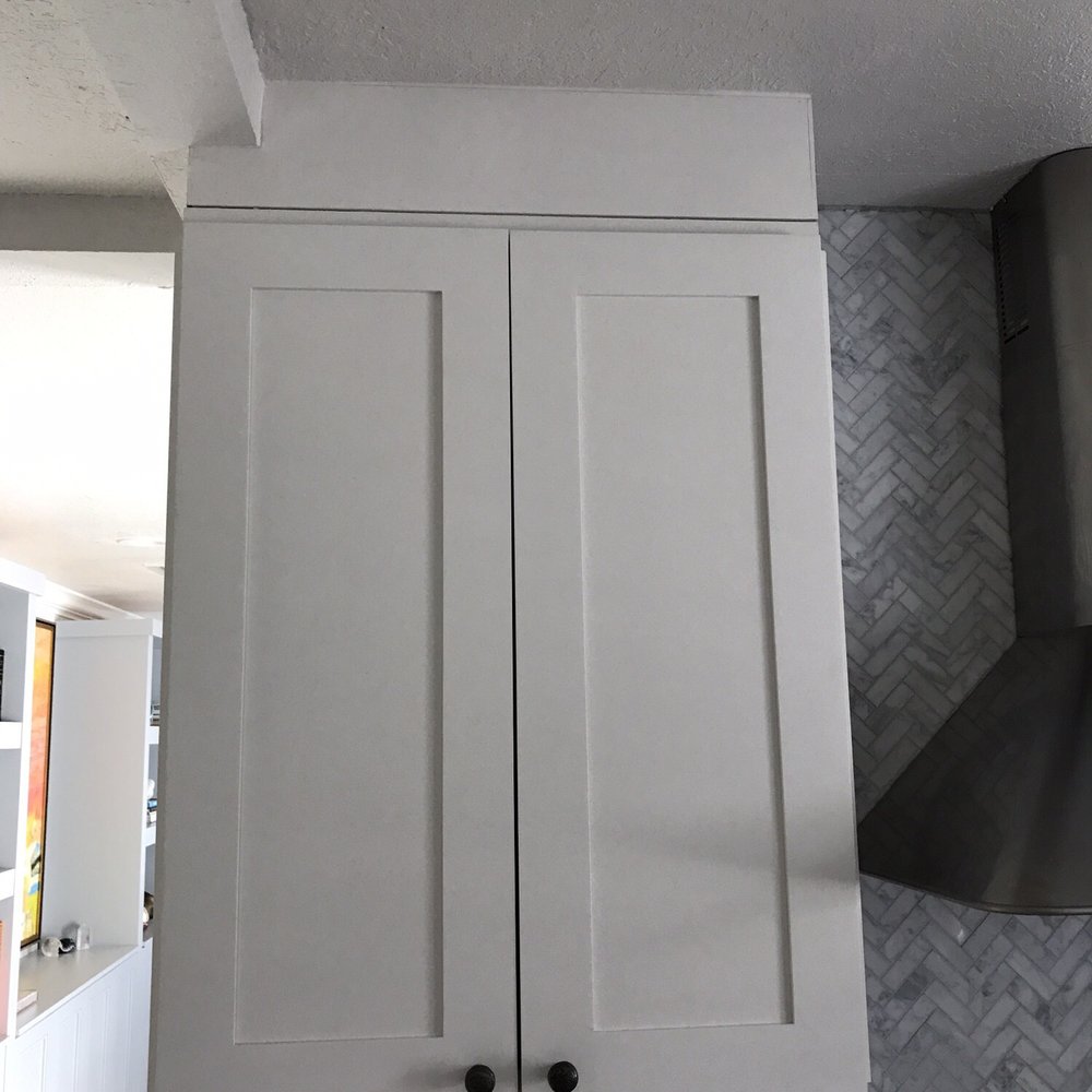AmeriCabinets Express - Improper measurements are why this cabinet is too small and an uneven piece of wood was placed on top. - Kitchen & Bath Near Me - Fort Lauderdale, Florida AmeriCabinets Express - Improper measurements are why this cabinet is too small and an uneven piece of wood was placed on top. - Kitchen & Bath Near Me - Fort Lauderdale, Florida