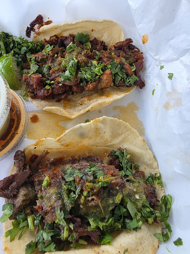 Tacos N’ Madre Logo
