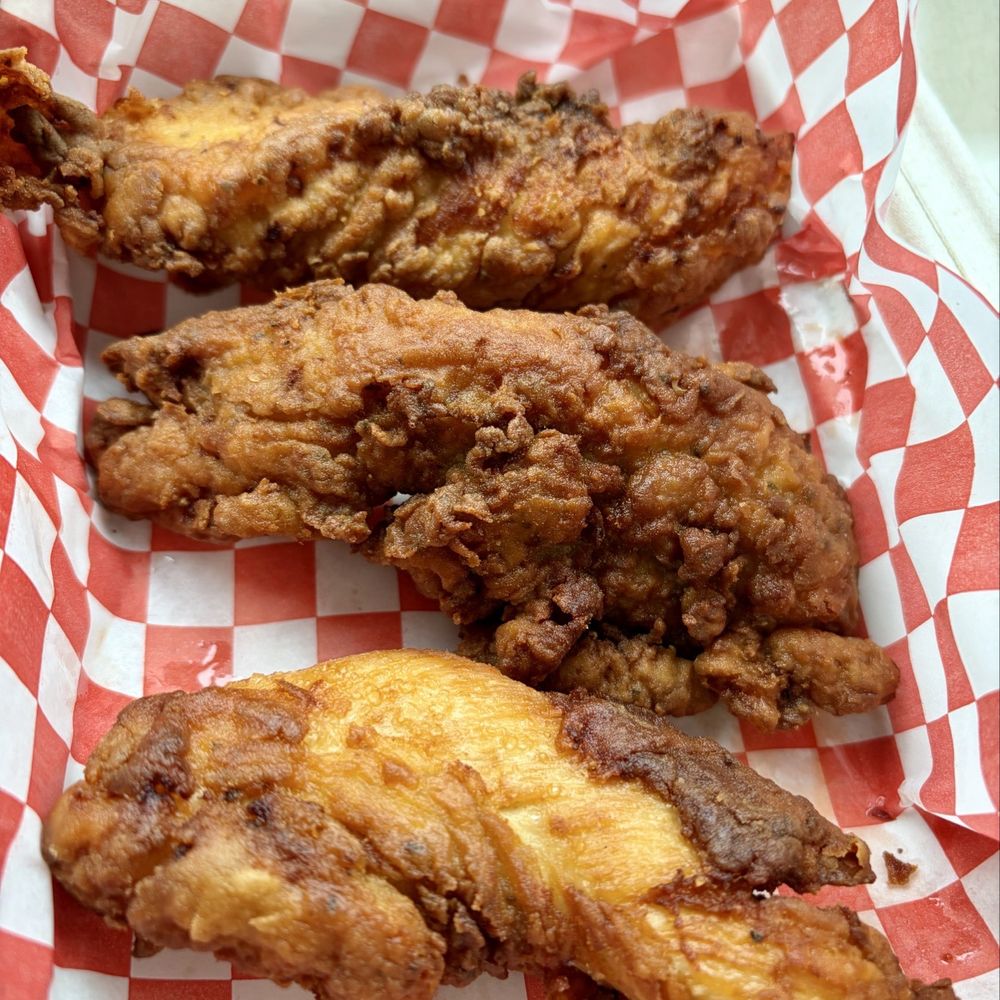 Avery’s Chicken & Waffles - 3 Chicken Tenders - Food Trucks Near Me Avery’s Chicken & Waffles - 3 Chicken Tenders - Food Trucks Near Me