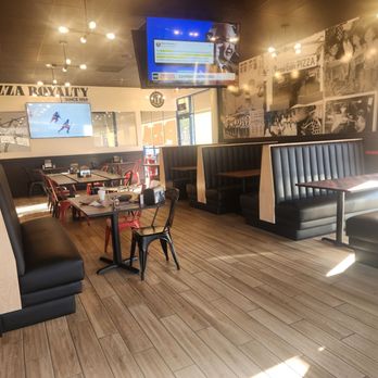 Round Table Pizza - Pizza Near Me - Fair Oaks, California