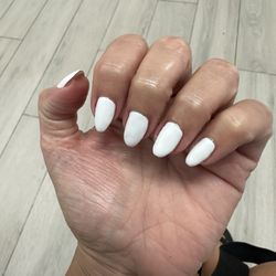 Pretty Nails - Gel Mani in white
