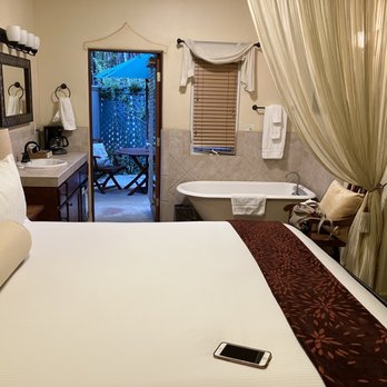 Emerald Iguana Inn - Grasshopper Room - Hotels Near Me - Ojai, California