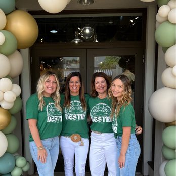 Lizard Thicket - Women's Clothing Near Me - Destin, Florida Lizard Thicket - Women's Clothing Near Me - Destin, Florida