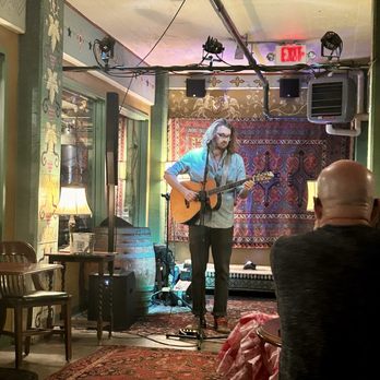 McMenamins - Edgefield - Jacob Westfall at the Winery - Hotels Near Me - Troutdale, Oregon