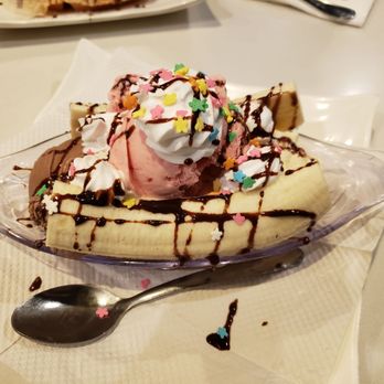 Shooting Star Cafe - The banana split. Something like $7 - Desserts Near Me - Oakland, California Shooting Star Cafe - The banana split. Something like $7 - Desserts Near Me - Oakland, California