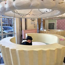 The Flying Cupcake - New adorable booths inside!