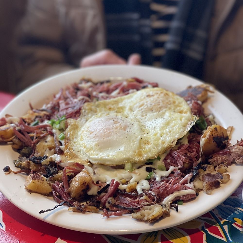 Beach Break Cafe - Corned Beef Hash and Eggs - Breakfast & Brunch Near Me - Oceanside, California