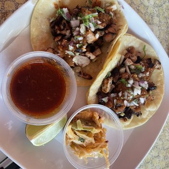Off The Rails Brewing - Chicken tacos - Breweries Near Me - Sunnyvale, California Off The Rails Brewing - Chicken tacos - Breweries Near Me - Sunnyvale, California