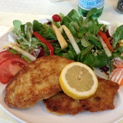 Restaurant Waldegg - Fitness Teller mit panierte Schnitzel... Slurp!!!