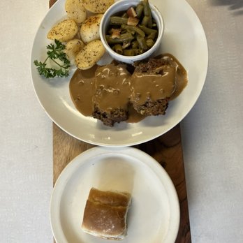 Dillon's Diner - Meatloaf lunch meal with potatoes and green beans W/bacon - Salad Near Me Dillon's Diner - Meatloaf lunch meal with potatoes and green beans W/bacon - Salad Near Me