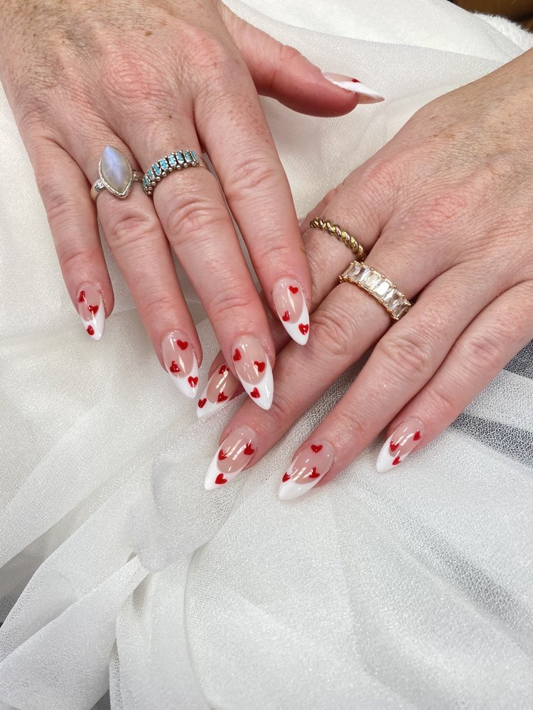 Fun Nails By Selena Logo