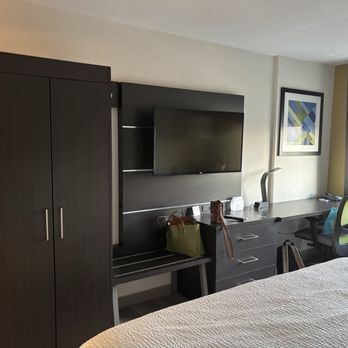Holiday Inn Express - Room view - Hotels Near Me - Windsor, Ontario Holiday Inn Express - Room view - Hotels Near Me - Windsor, Ontario