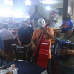 Bar Zapotlán - Aquí te encuentras a todo el pancracio nacional!!!