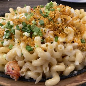 Laura's Bar And Grill - My dried up Lobster Mac & Cheese - American Near Me - Smithfield, Rhode Island