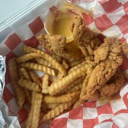 Puddin’s - Chicken tenders and fries