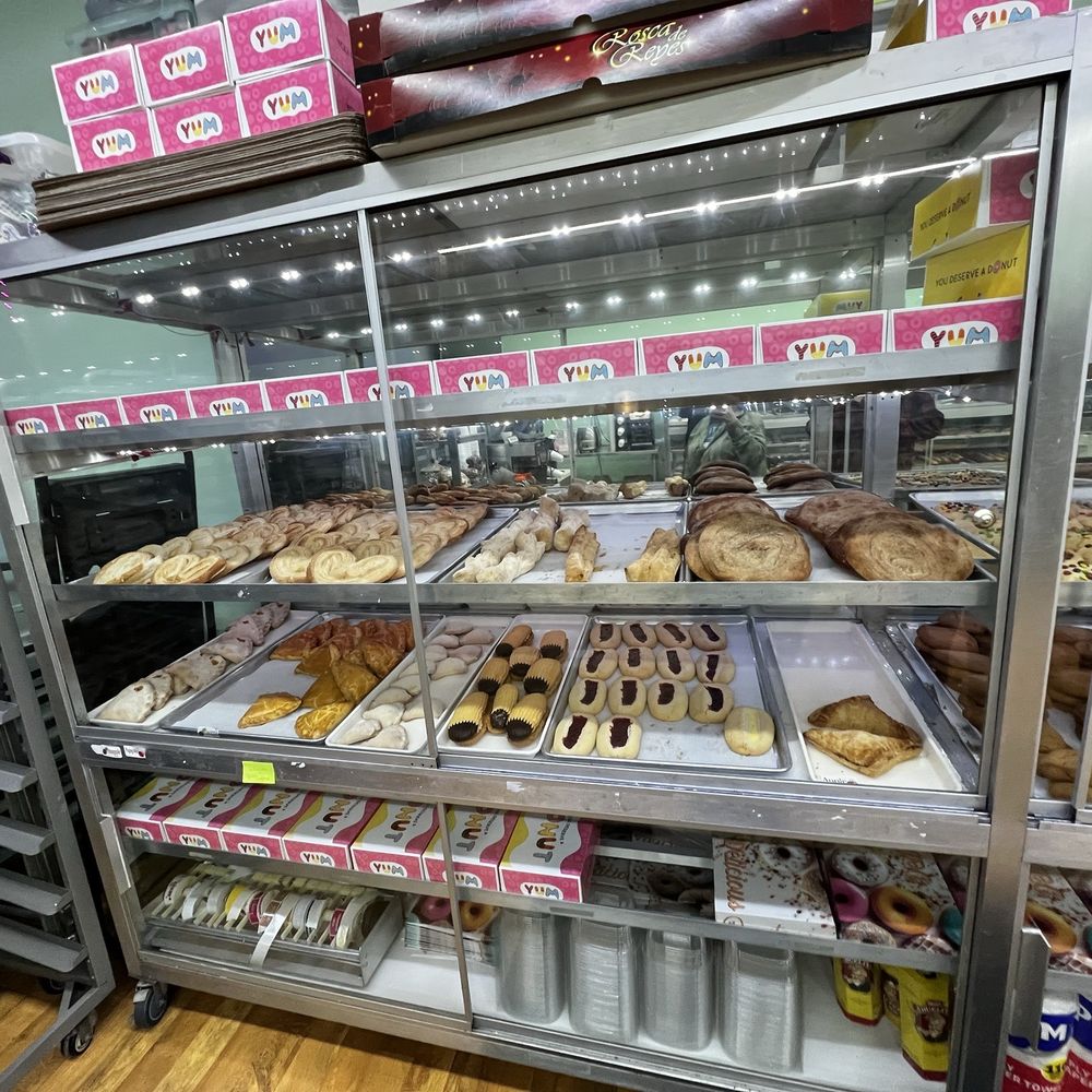 Cakes by Bella - Custom Cakes Near Me - Harvard, Illinois