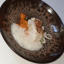 Ripasso - Roodbaars met  korst van macadamia en sjalot,wortel curry,bosui,tom kha kai saus.