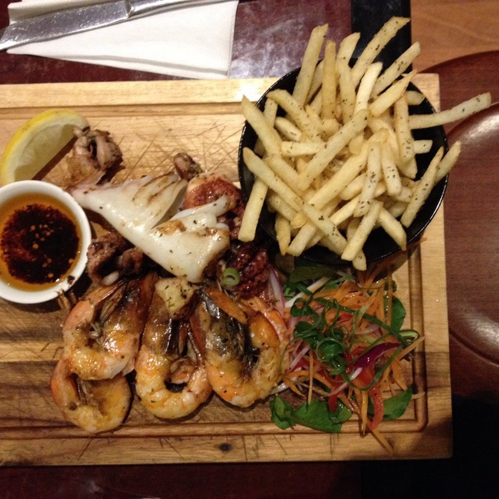 Gladstone Hotel - BBQ seafood - Hotels Near Me - Dulwich Hill, NSW