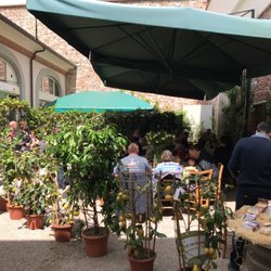 Local Food Market - Great outdoor courtyard seating