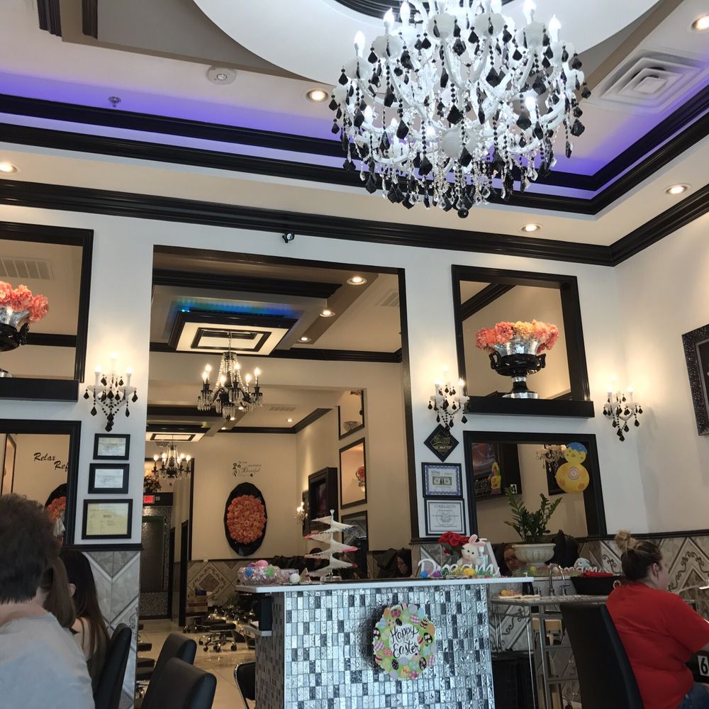 Very clean looking salon. You're not immediately hit in the face with the smell of nail salon which is nice. Very clean looking salon. You're not immediately hit in the face with the smell of nail salon which is nice.