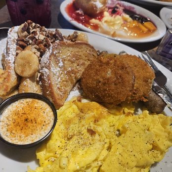 Huckleberry's - Banana Foster Platter with scrambled eggs - Breakfast & Brunch Near Me - Arlington, Texas