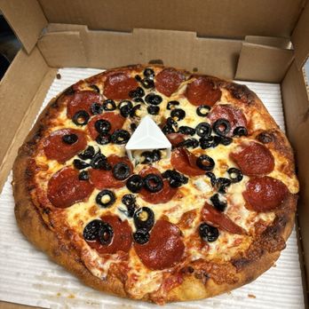 Beach Pizza - Pepperoni and black olive personal pizza with regular crust! It was cooked perfectly! - Pizza Near Me - Grover Beach, California Beach Pizza - Pepperoni and black olive personal pizza with regular crust! It was cooked perfectly! - Pizza Near Me - Grover Beach, California