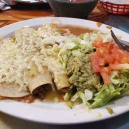 3 Ranchero enchiladas with green sauce 3 Ranchero enchiladas with green sauce