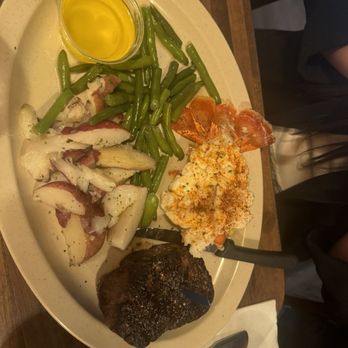 Bob Chinn's Crab House - Filet mignon (12oz) with lobster tail - Seafood Near Me - Wheeling, Illinois Bob Chinn's Crab House - Filet mignon (12oz) with lobster tail - Seafood Near Me - Wheeling, Illinois