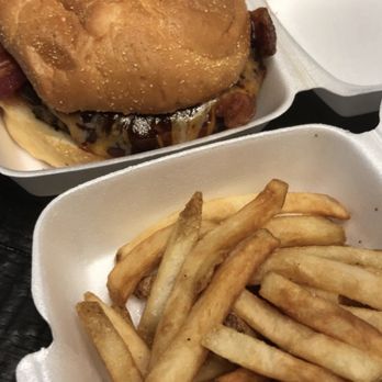 Lee's Drive In - Betty boop burger - American Near Me - Hammond, Louisiana
