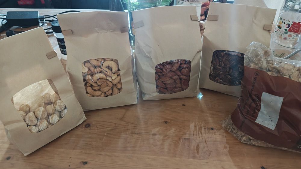 Alqitta Nuts Logo