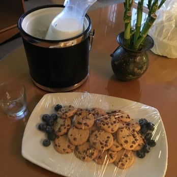 Hotel Giraffe - My milk & cookies.....I gotta have dessert :-) - Hotels Near Me - New York, New York Hotel Giraffe - My milk & cookies.....I gotta have dessert :-) - Hotels Near Me - New York, New York