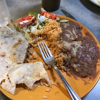 Al Estilo Michoacan - Chicken Quesadilla with rice and refrained beans - Mexican Near Me - Beaverton, Oregon