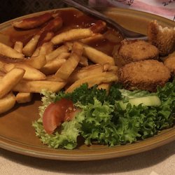 Cafe Restaurant Bienenkorb - Nuggets mit Pommes. Den Kindern hat's geschmeckt.