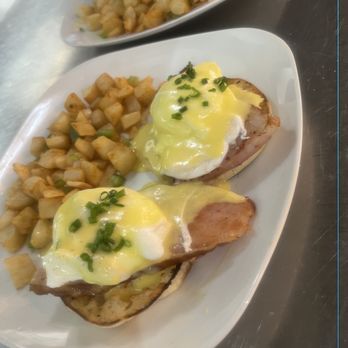 The Fork - Traditional Eggs Benedicts - American Near Me - Orlando, Florida The Fork - Traditional Eggs Benedicts - American Near Me - Orlando, Florida