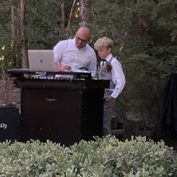 DJ Ian getting a crash course DJ Ian getting a crash course