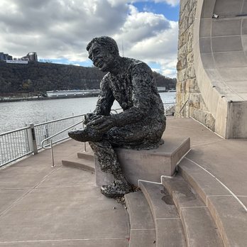 Fred Rogers Monument - Photo 5: Fred Rogers Monument - Landmarks & Historical Buildings Near Me - Pittsburgh, Pennsylvania Fred Rogers Monument - Photo 5: Fred Rogers Monument - Landmarks & Historical Buildings Near Me - Pittsburgh, Pennsylvania