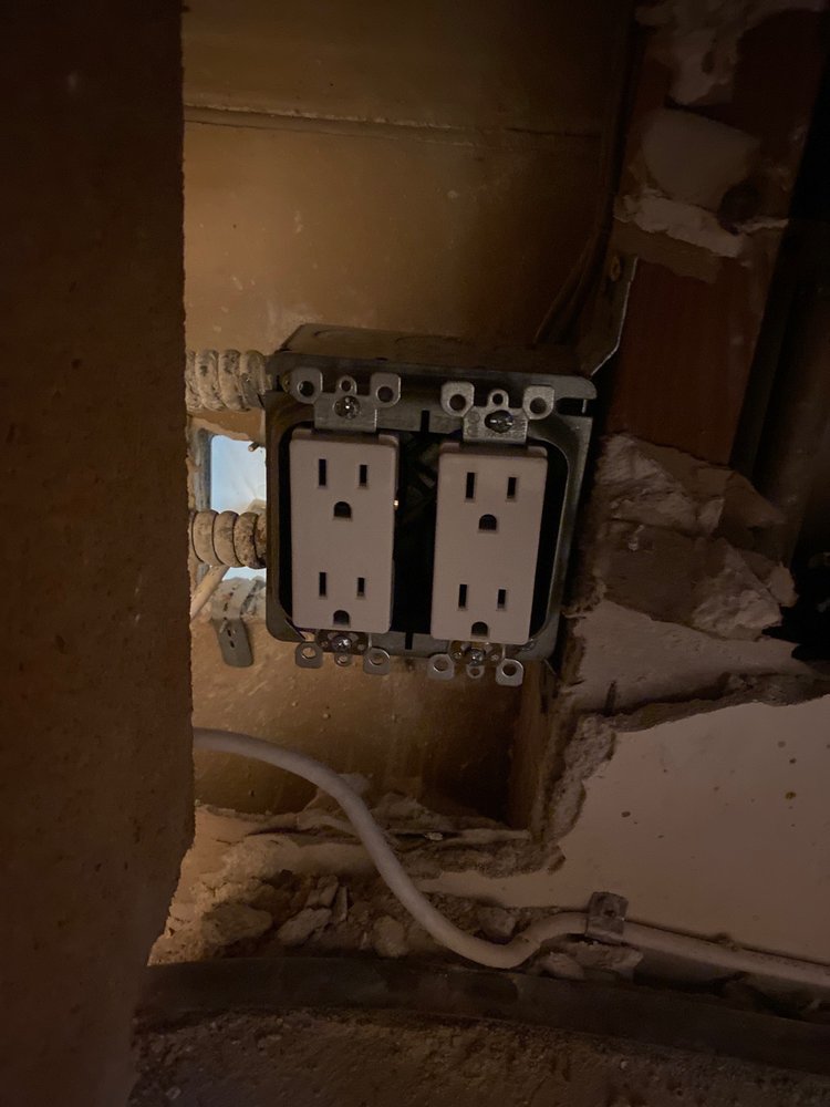 Slide of M Reyes Electrical