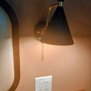 Golden Host Resort - Outlets and lamps - Hotels Near Me - Sarasota, Florida