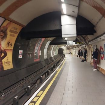 Tufnell Park Underground Station - Platform - Train Stations Near Me - London, XGL