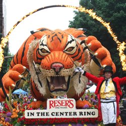 Grand Floral Parade - Portland Rose Festival - Spectacular all-floral floats are center stage in the Grand Floral Parade.