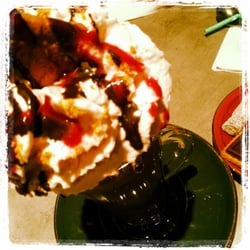 Chocolat avec chantilly framboise-myrtille